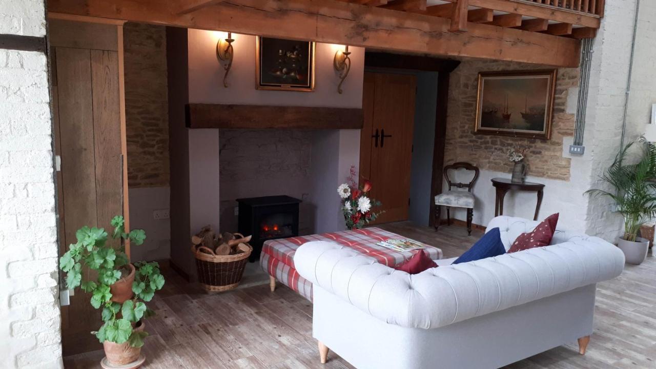 Ashton Keynes The Byre North End Farm Bed & Breakfast エクステリア 写真
