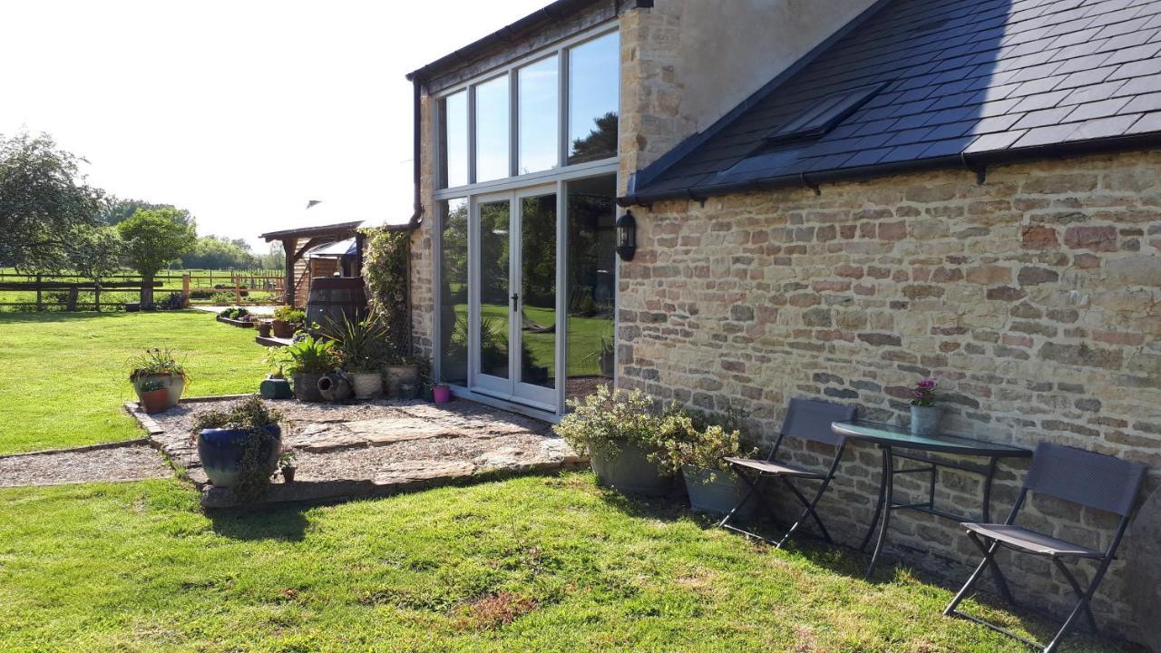 Ashton Keynes The Byre North End Farm Bed & Breakfast エクステリア 写真
