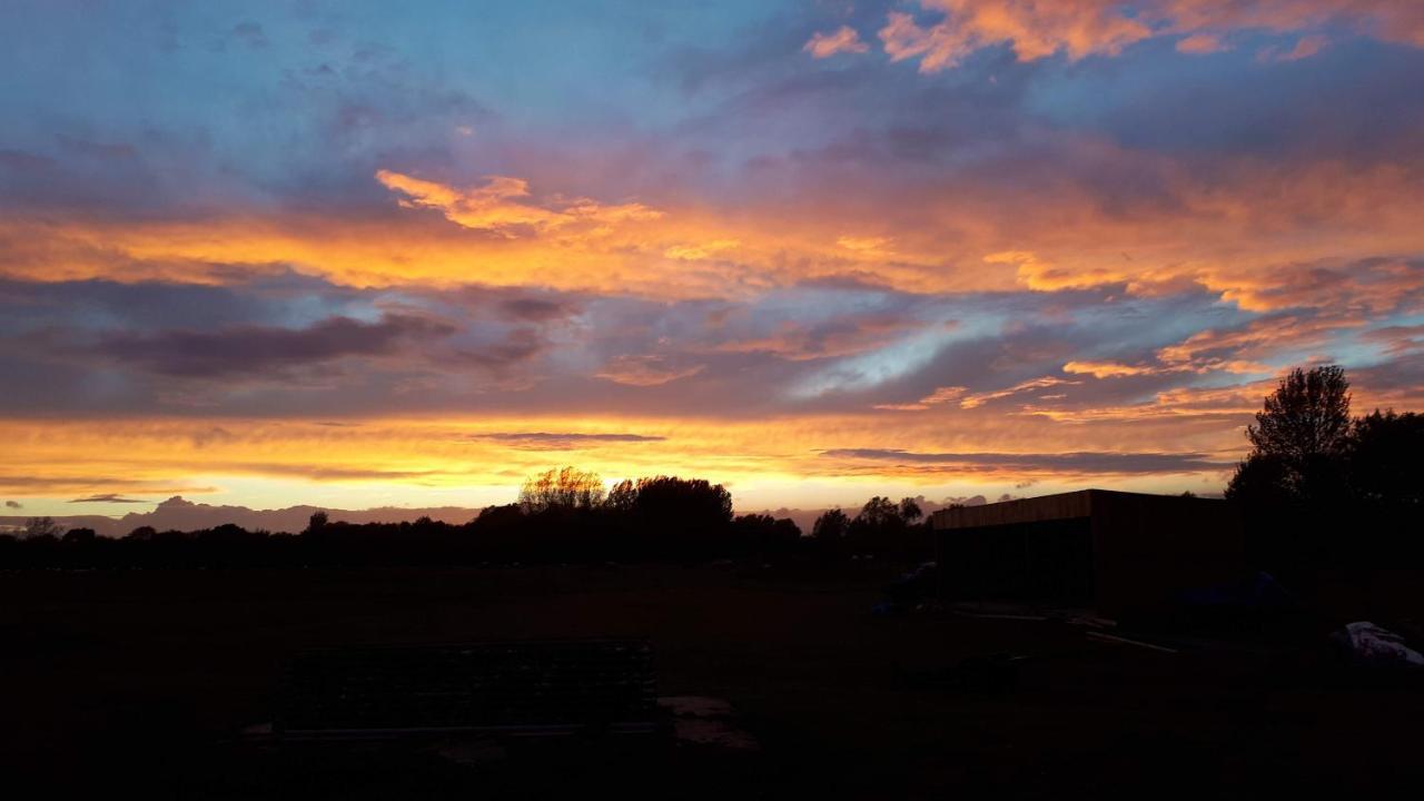 Ashton Keynes The Byre North End Farm Bed & Breakfast エクステリア 写真