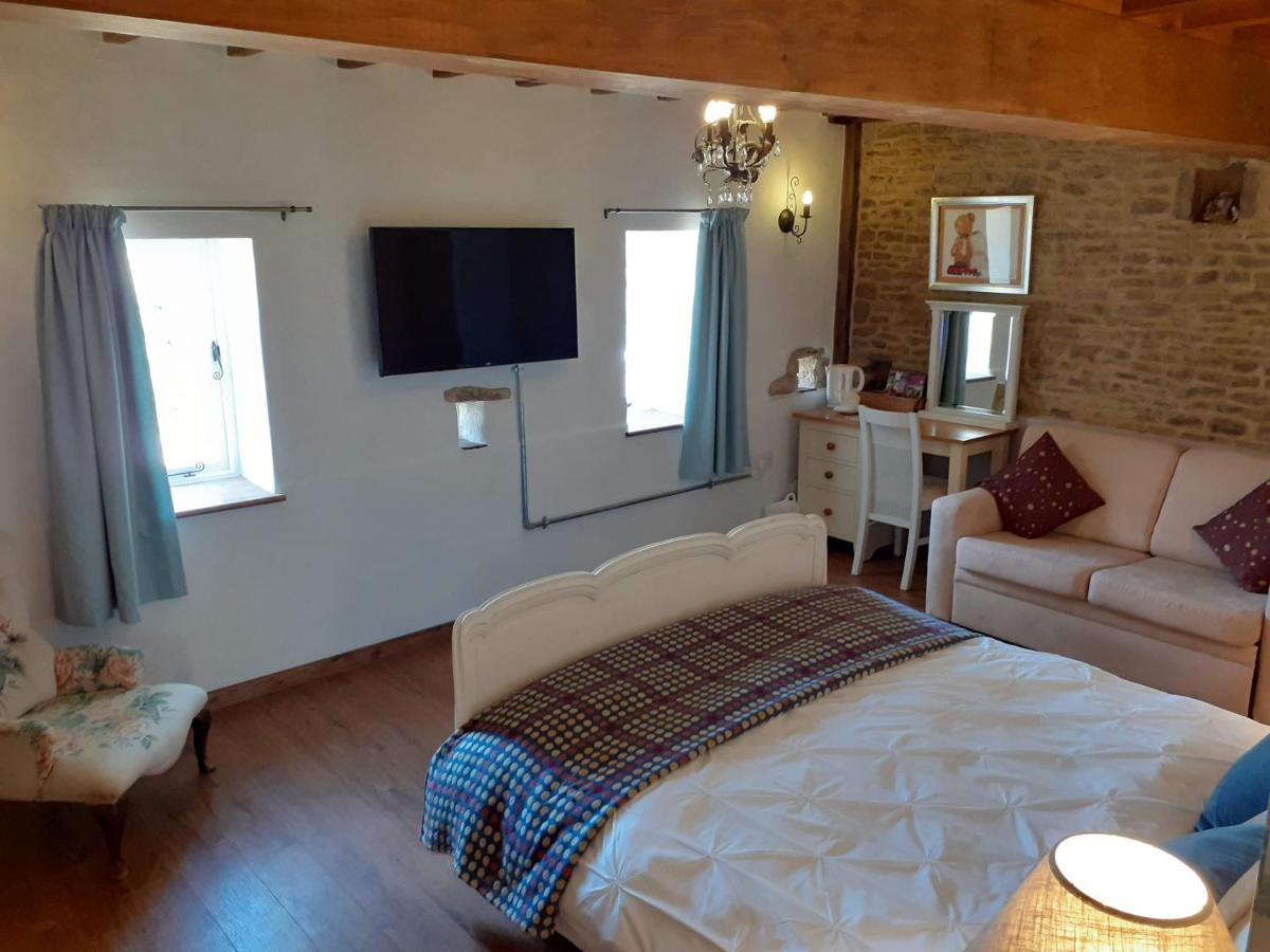 Ashton Keynes The Byre North End Farm Bed & Breakfast エクステリア 写真